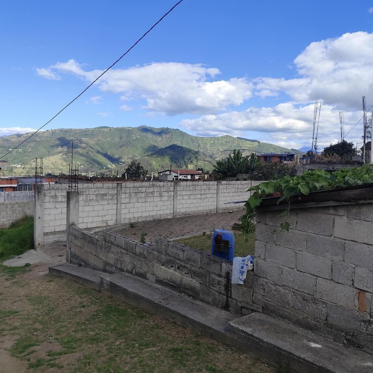 Lotes de Venta, Cumbaya, Sector Francisco de Pinsha, Disponibles 320 y 393 m² Precio Negociable — imagen 1