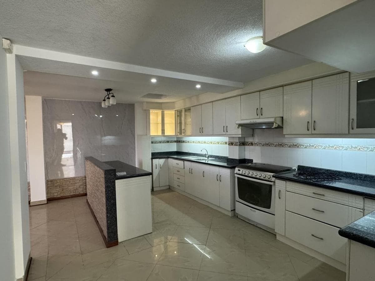 Venta Casa de 4 Dorm. Sector Norte de Quito — imagen 6