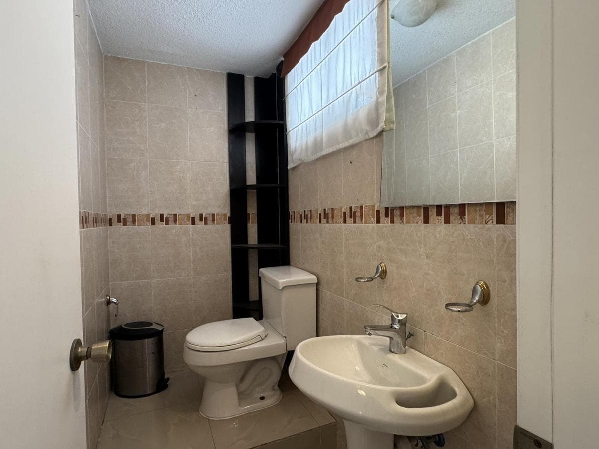 Venta Casa de 4 Dorm. Sector Norte de Quito — imagen 5