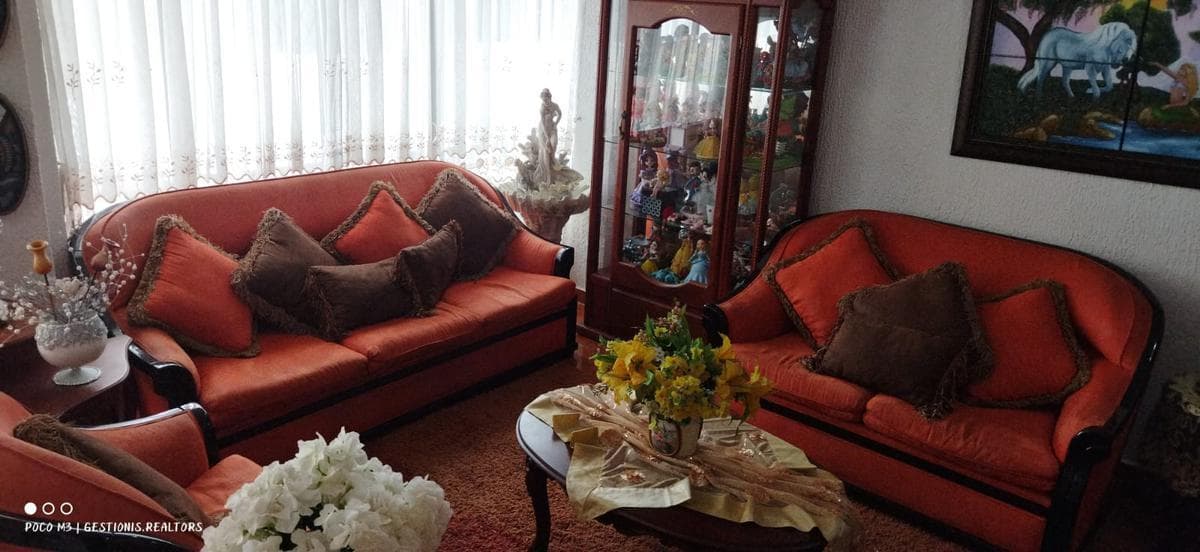 En Venta Linda Casa y Departamento, Entrada a Carapungo — imagen 1