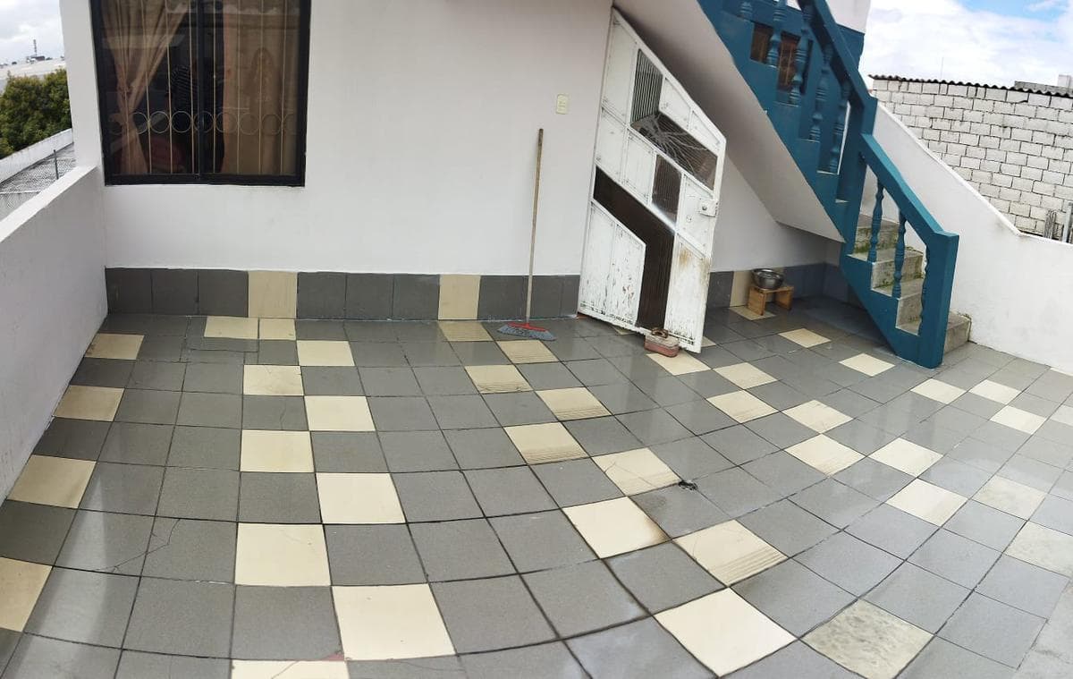 En Venta Linda Casa y Departamento, Entrada a Carapungo — imagen 3