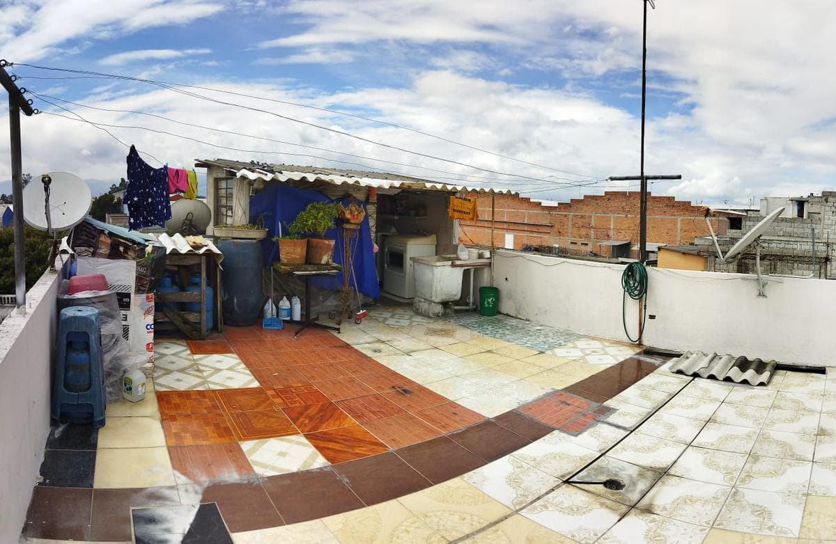En Venta Linda Casa y Departamento, Entrada a Carapungo — imagen 2