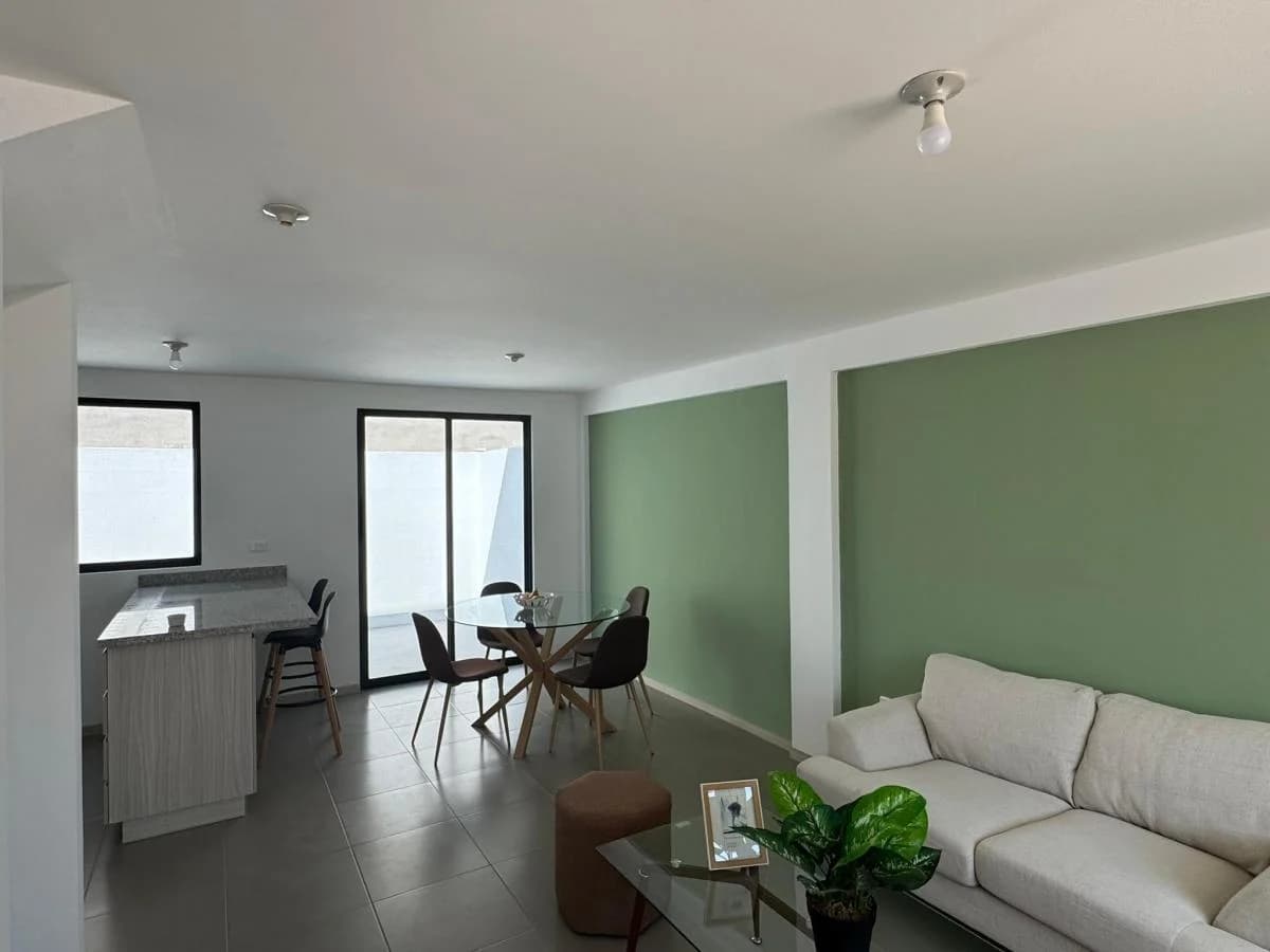 Venta Oportunidad Casa de 3 Dorm. a Estrenar Mitad del Mundo - Quito — imagen 1