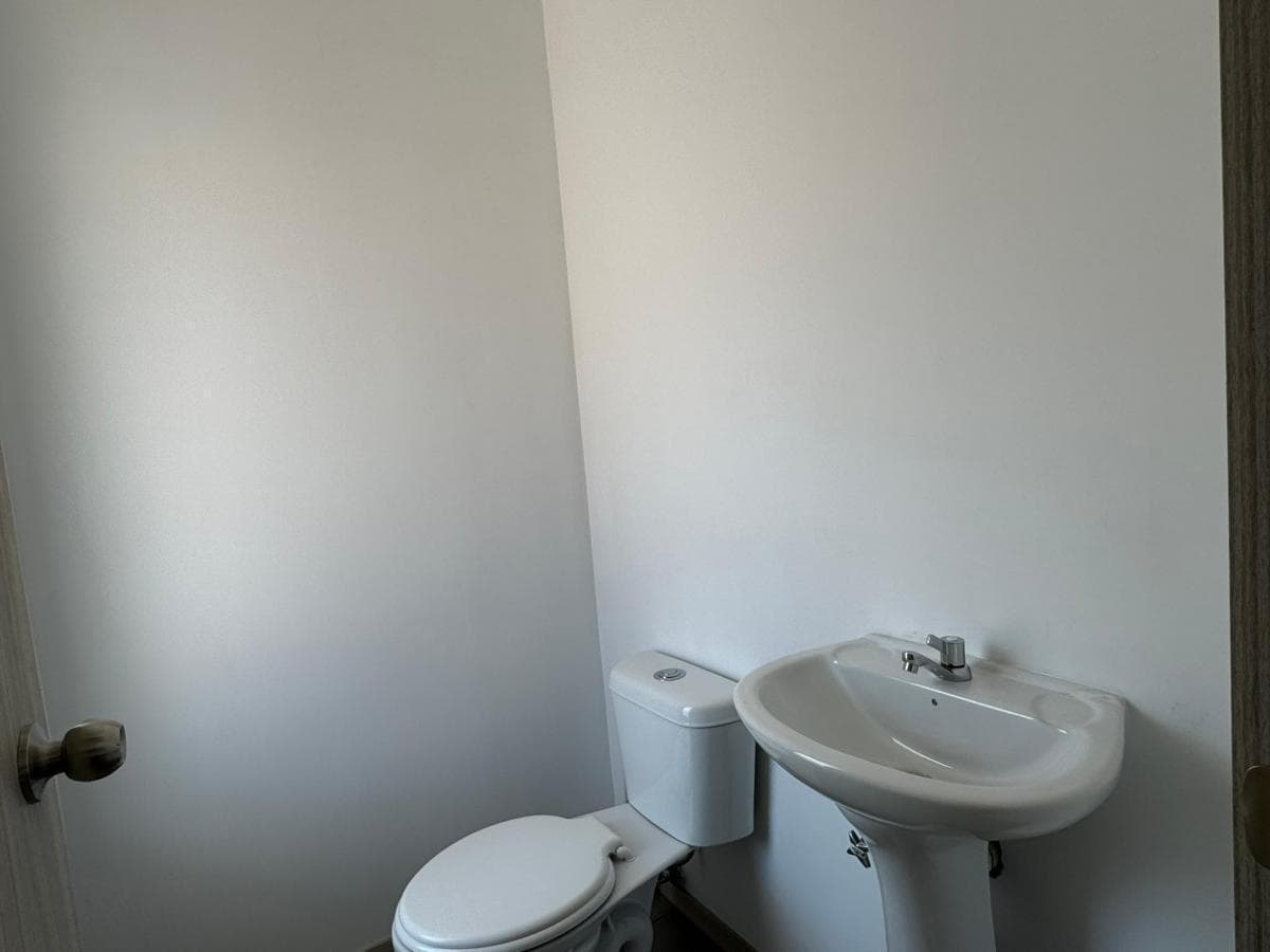 Venta Oportunidad Casa de 3 Dorm. a Estrenar Mitad del Mundo - Quito — imagen 10