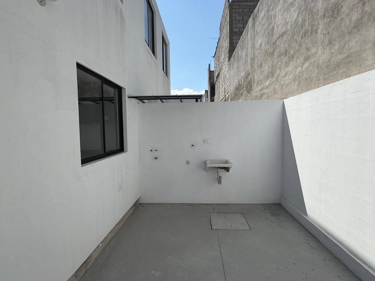 Venta Oportunidad Casa de 3 Dorm. a Estrenar Mitad del Mundo - Quito — imagen 5