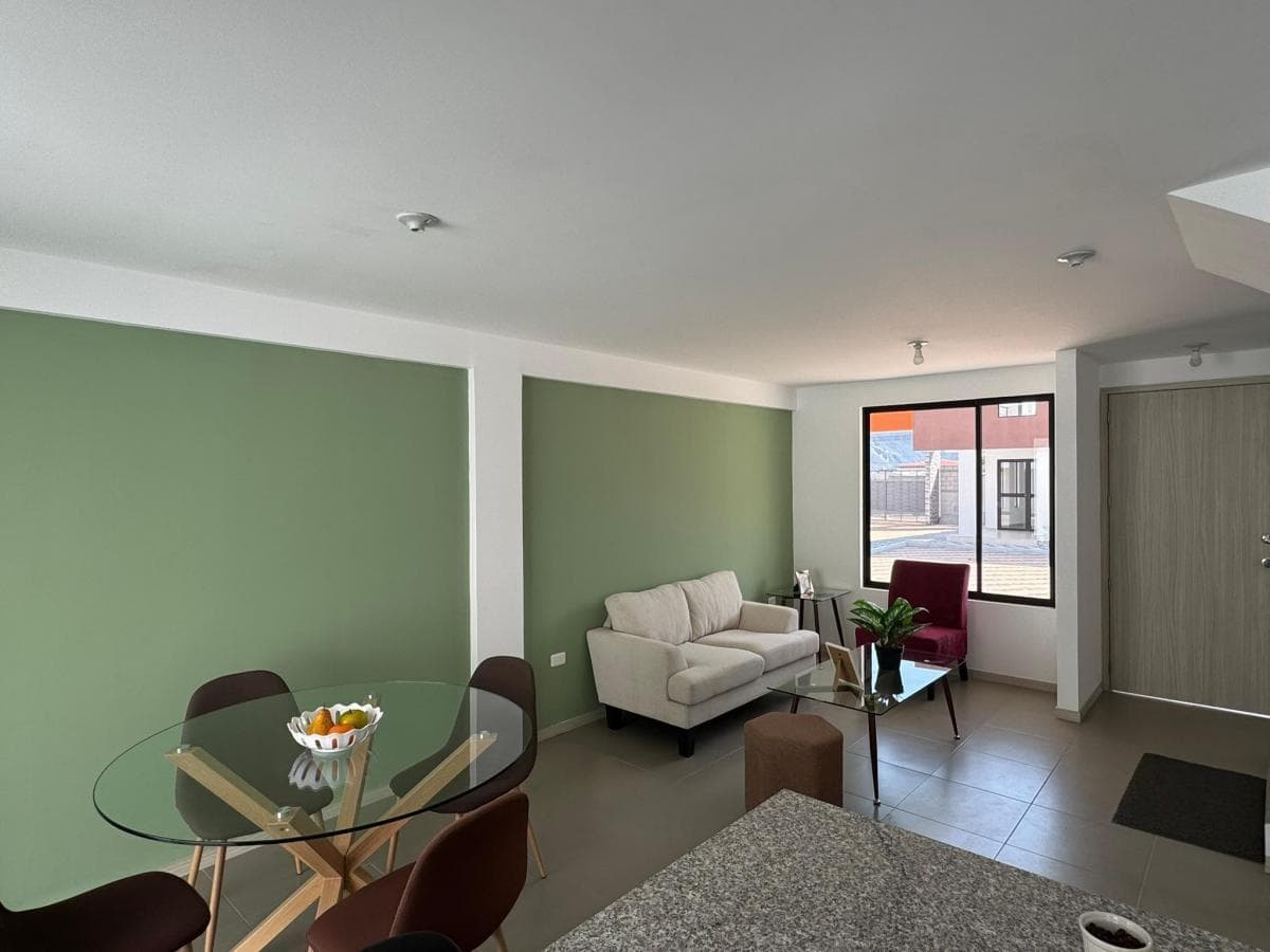 Venta Oportunidad Casa de 3 Dorm. a Estrenar Mitad del Mundo - Quito — imagen 2