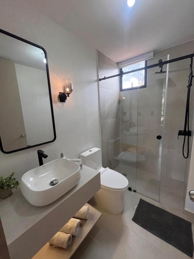 Casa por Estrenar con Dormitorio en Pb de Venta en Tumbaco Ruta Viva — imagen 4