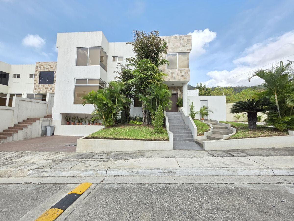 Casa de Alquiler y Venta en Ceibos Parques de Los Ceibos, Guayas — imagen 1
