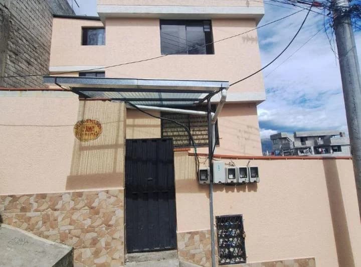 Venta de Casa Rentera Barrio Lucha de Los Pobres — imagen 1