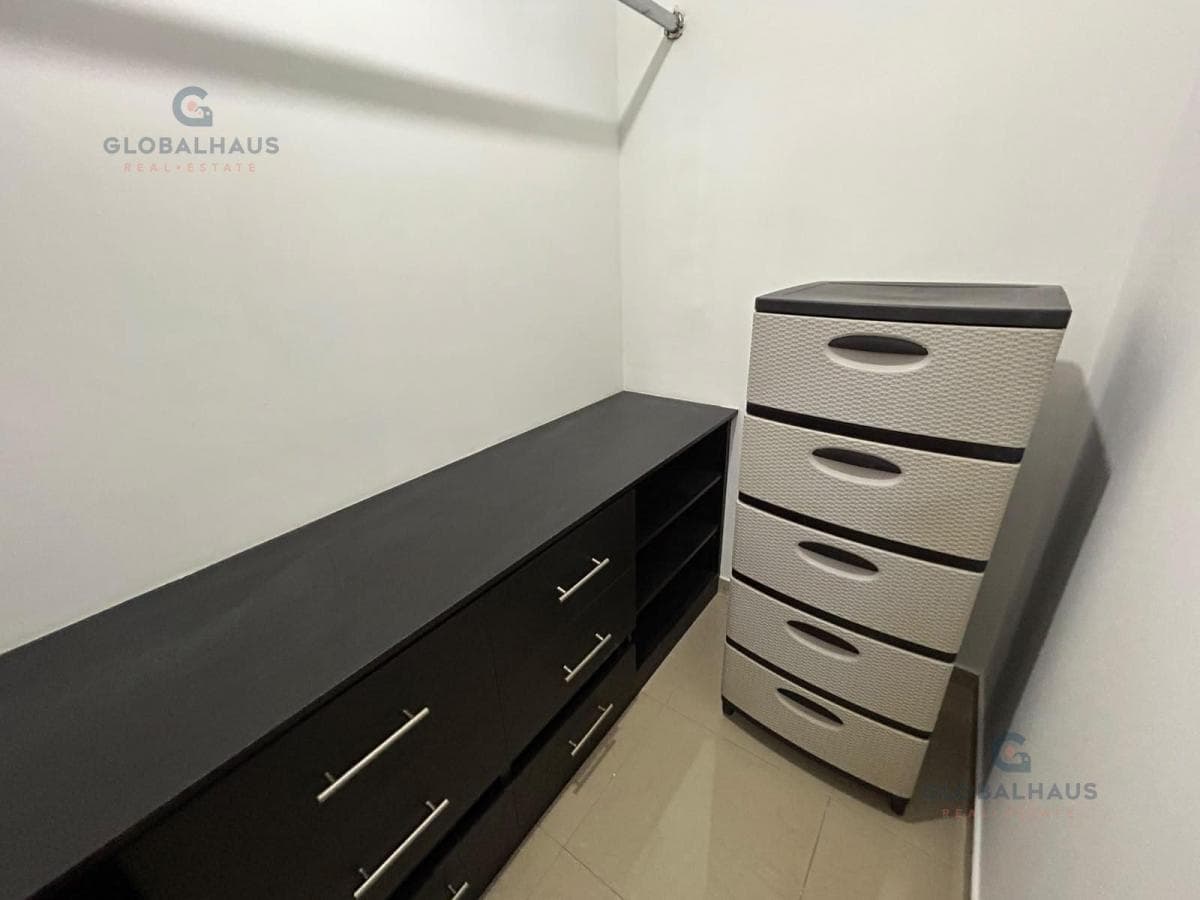 Casa en Venta Amoblada con 3 Habitaciones y Piscina en Urb. Napoli C. S. Guayas — imagen 2