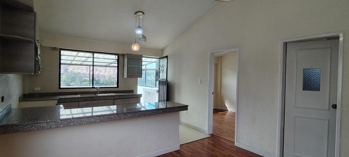 Venta Departamento Duplex en Segundo Piso con Excelente Vista Sector Las Orquideas — imagen 5