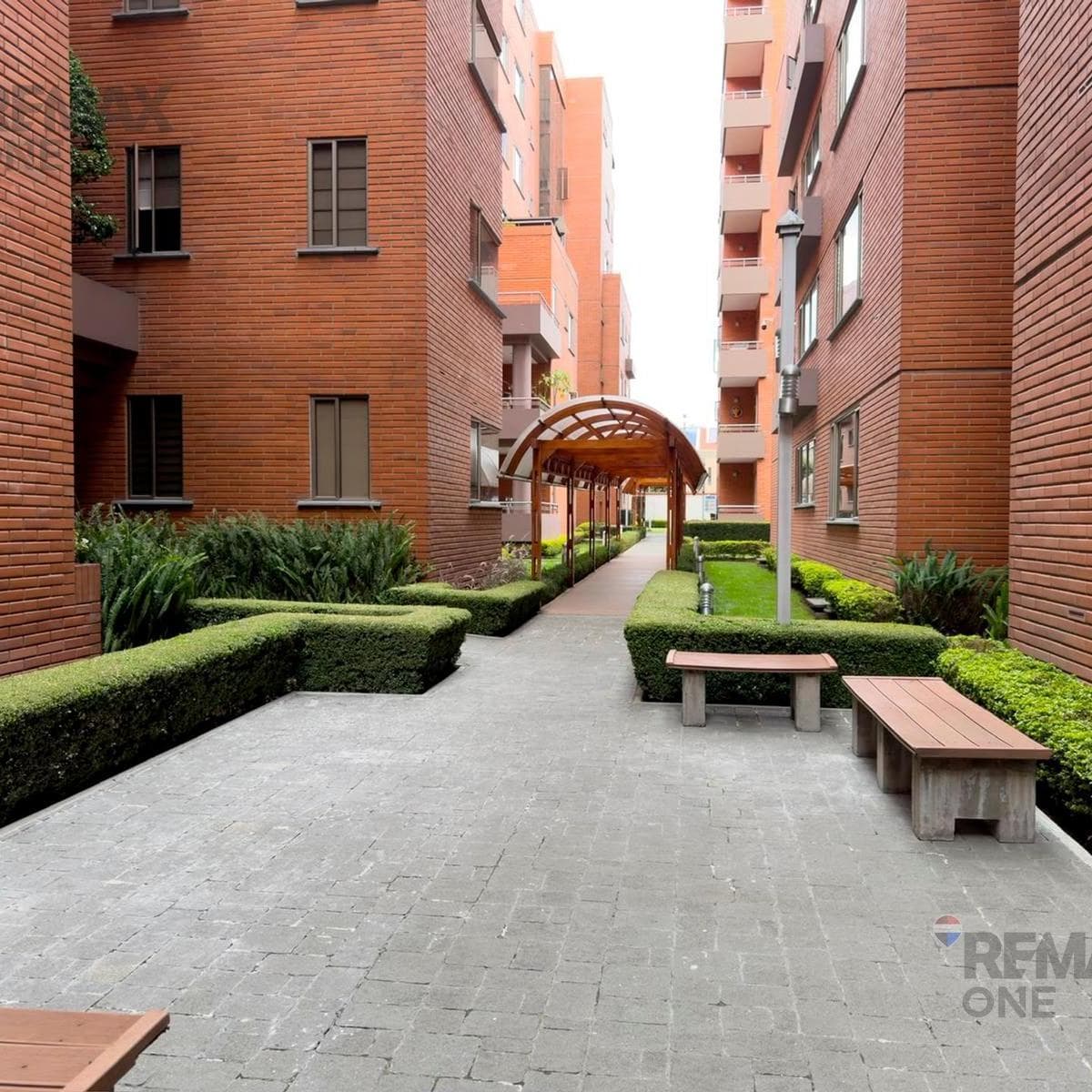 Suite en Venta - Edificio Rosenthal, Azuay — imagen 1