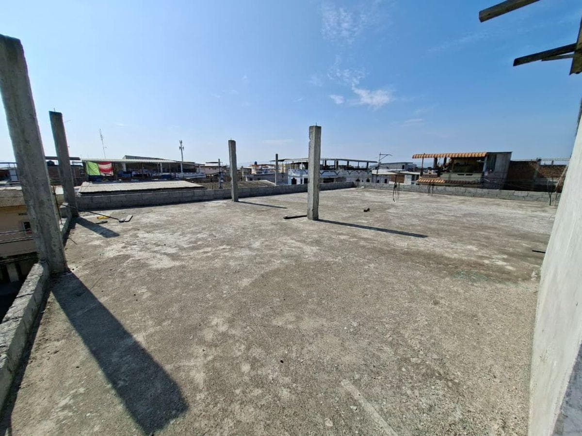 Casa Esquinera de Venta en Jaramijo, Manabí — imagen 2