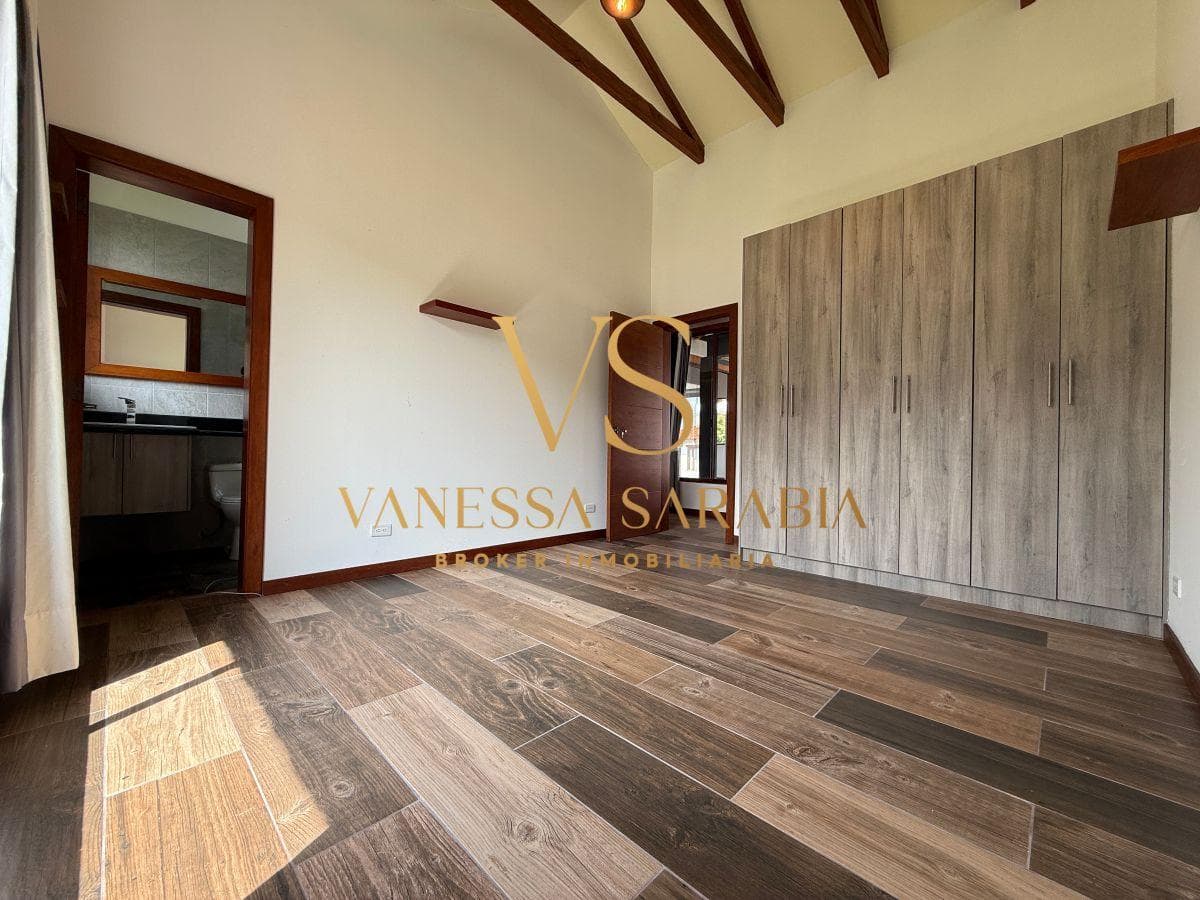 Casa de 1509 m² con 4 Dorm. en Venta en Guayllabamba — imagen 4