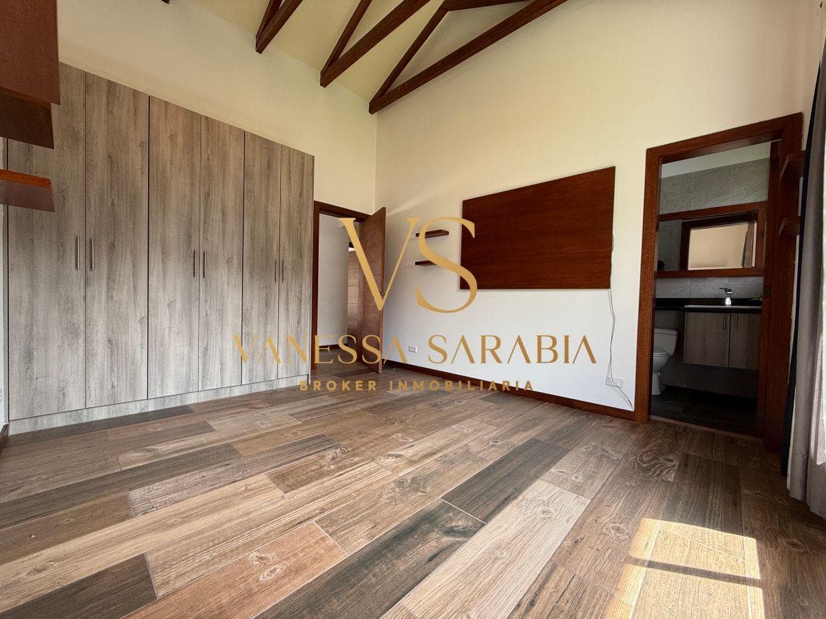 Casa de 1509 m² con 4 Dorm. en Venta en Guayllabamba — imagen 2