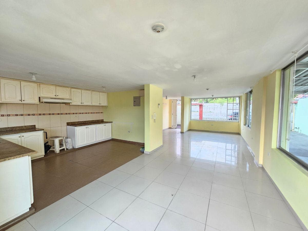 Exclusiva Casa de 3 Pisos en Venta – Urbanización Copedac (Sangolquí / El Colibrí) — imagen 7