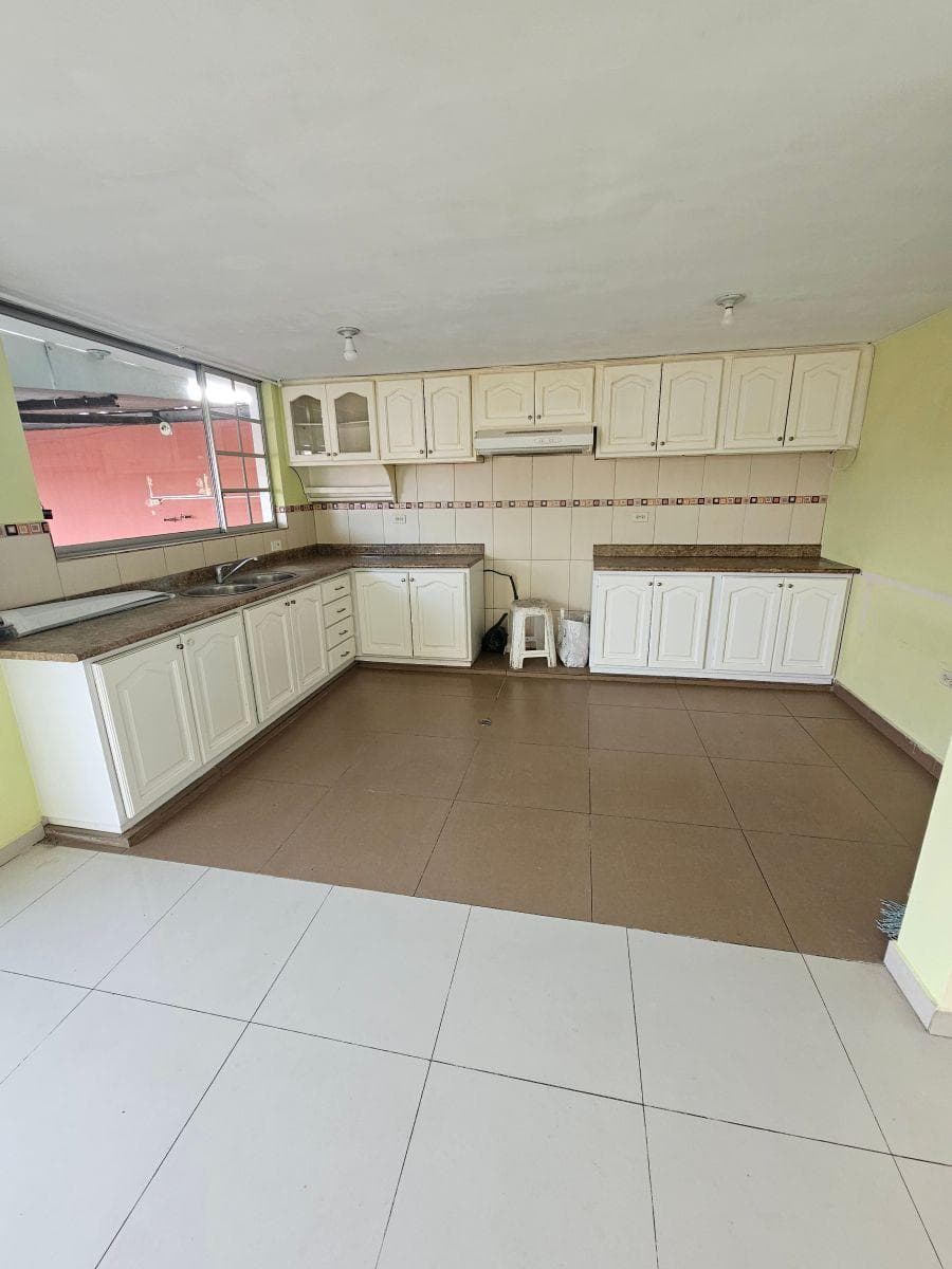 Exclusiva Casa de 3 Pisos en Venta – Urbanización Copedac (Sangolquí / El Colibrí) — imagen 6