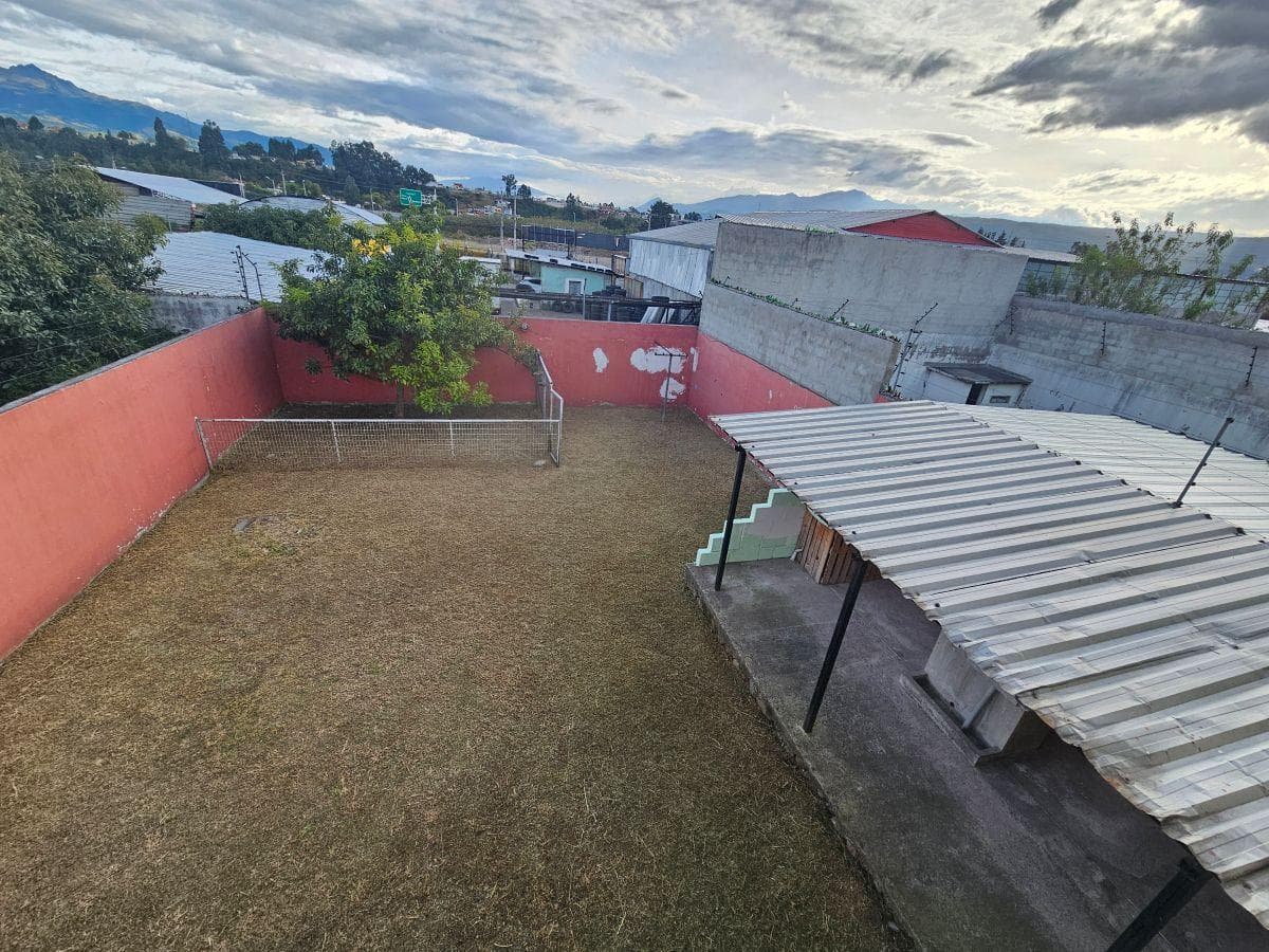 Exclusiva Casa de 3 Pisos en Venta – Urbanización Copedac (Sangolquí / El Colibrí) — imagen 4