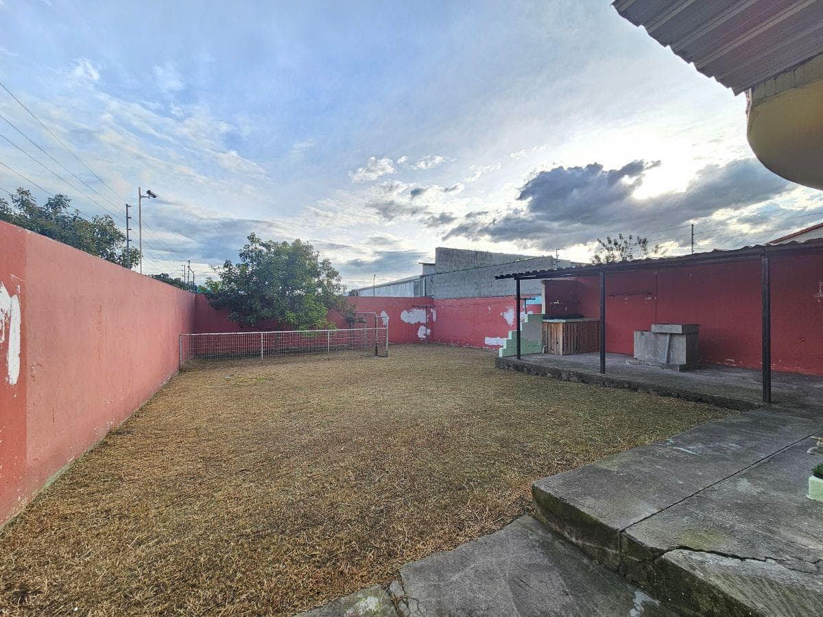 Exclusiva Casa de 3 Pisos en Venta – Urbanización Copedac (Sangolquí / El Colibrí) — imagen 3