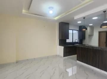 Moderna de Estreno Casa de 3 Dorm. con Amplip Patio, Guayas — imagen 4