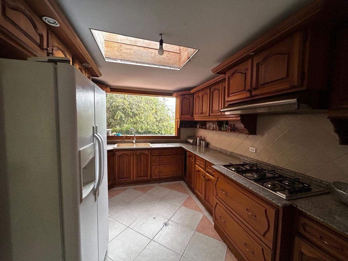 Terreno de 5882 m² en Venta en Cumbayá Frente a Muebles Colineal — imagen 9
