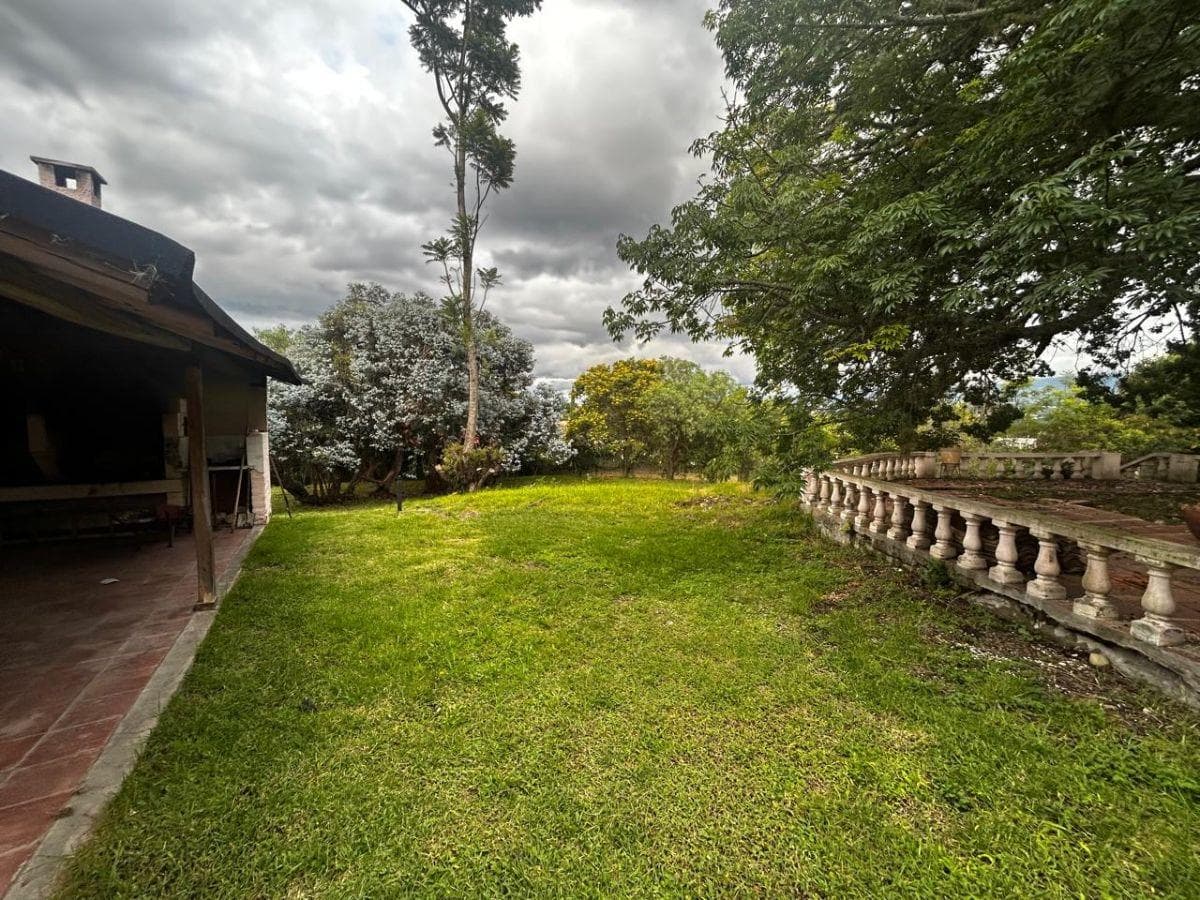Terreno de 5882 m² en Venta en Cumbayá Frente a Muebles Colineal — imagen 8
