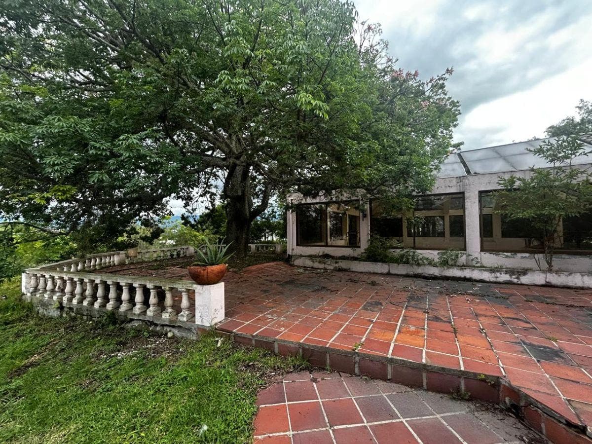 Terreno de 5882 m² en Venta en Cumbayá Frente a Muebles Colineal — imagen 6