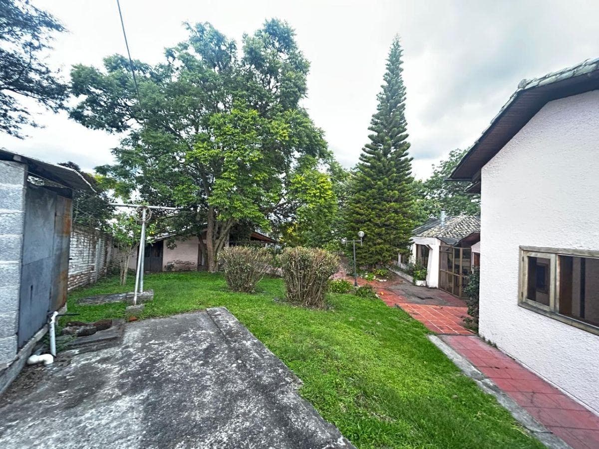 Terreno de 5882 m² en Venta en Cumbayá Frente a Muebles Colineal — imagen 2