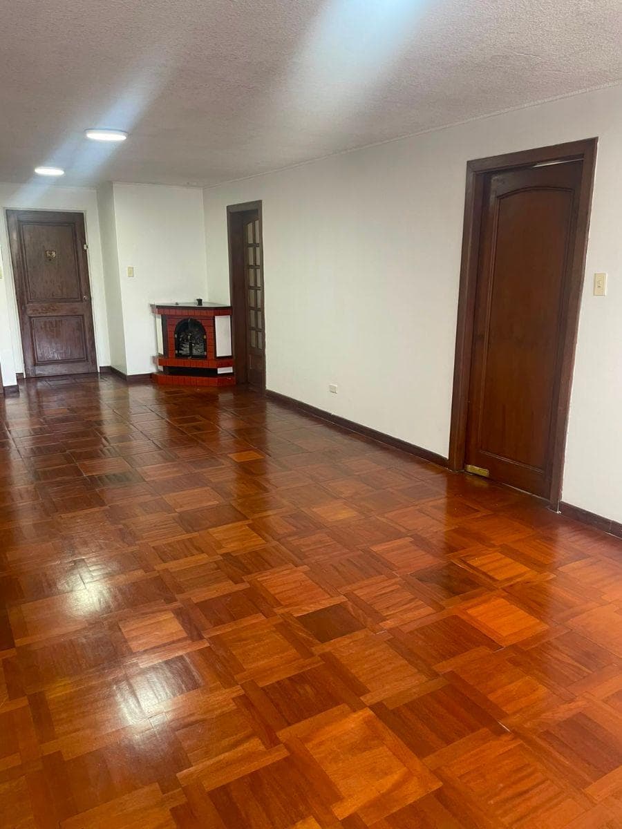Venta de Departamento Muy Cercadel Cc El Jardin y La Estacion del Metro Sector La Carolina — imagen 1