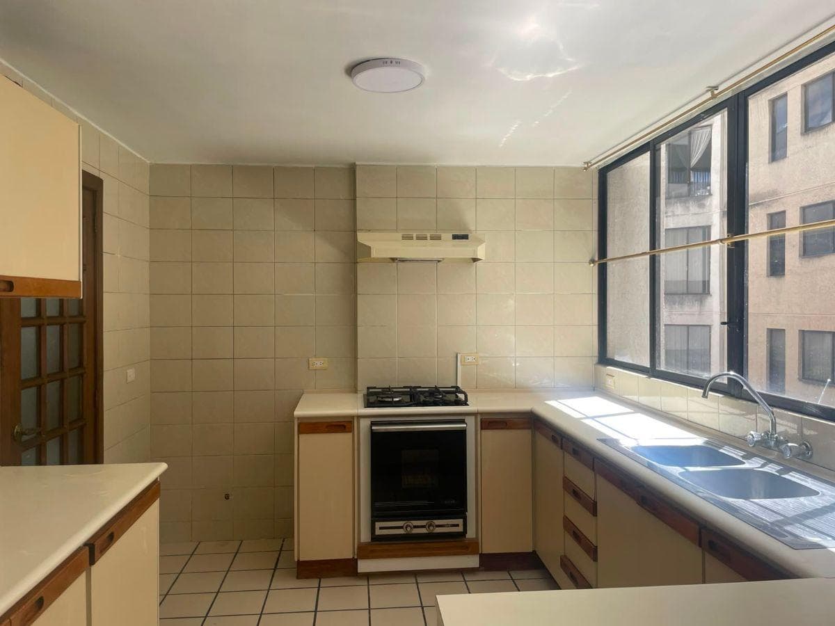 Venta de Departamento Muy Cercadel Cc El Jardin y La Estacion del Metro Sector La Carolina — imagen 6
