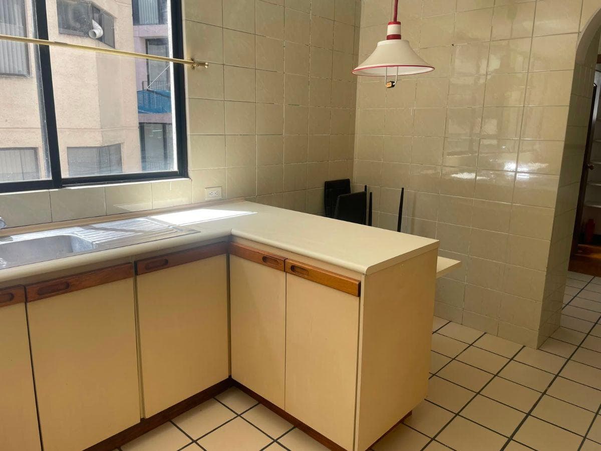 Venta de Departamento Muy Cercadel Cc El Jardin y La Estacion del Metro Sector La Carolina — imagen 5