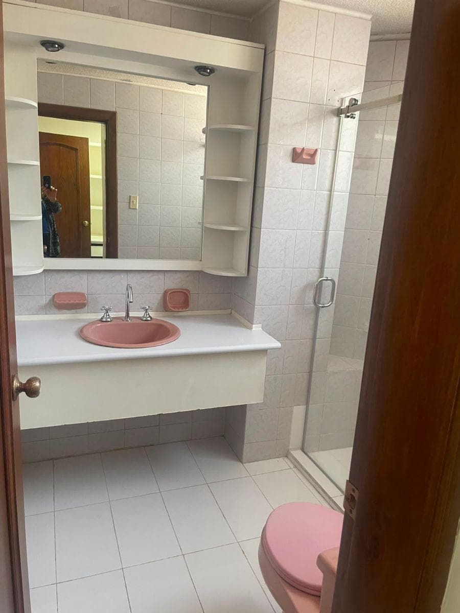Venta de Departamento Muy Cercadel Cc El Jardin y La Estacion del Metro Sector La Carolina — imagen 2