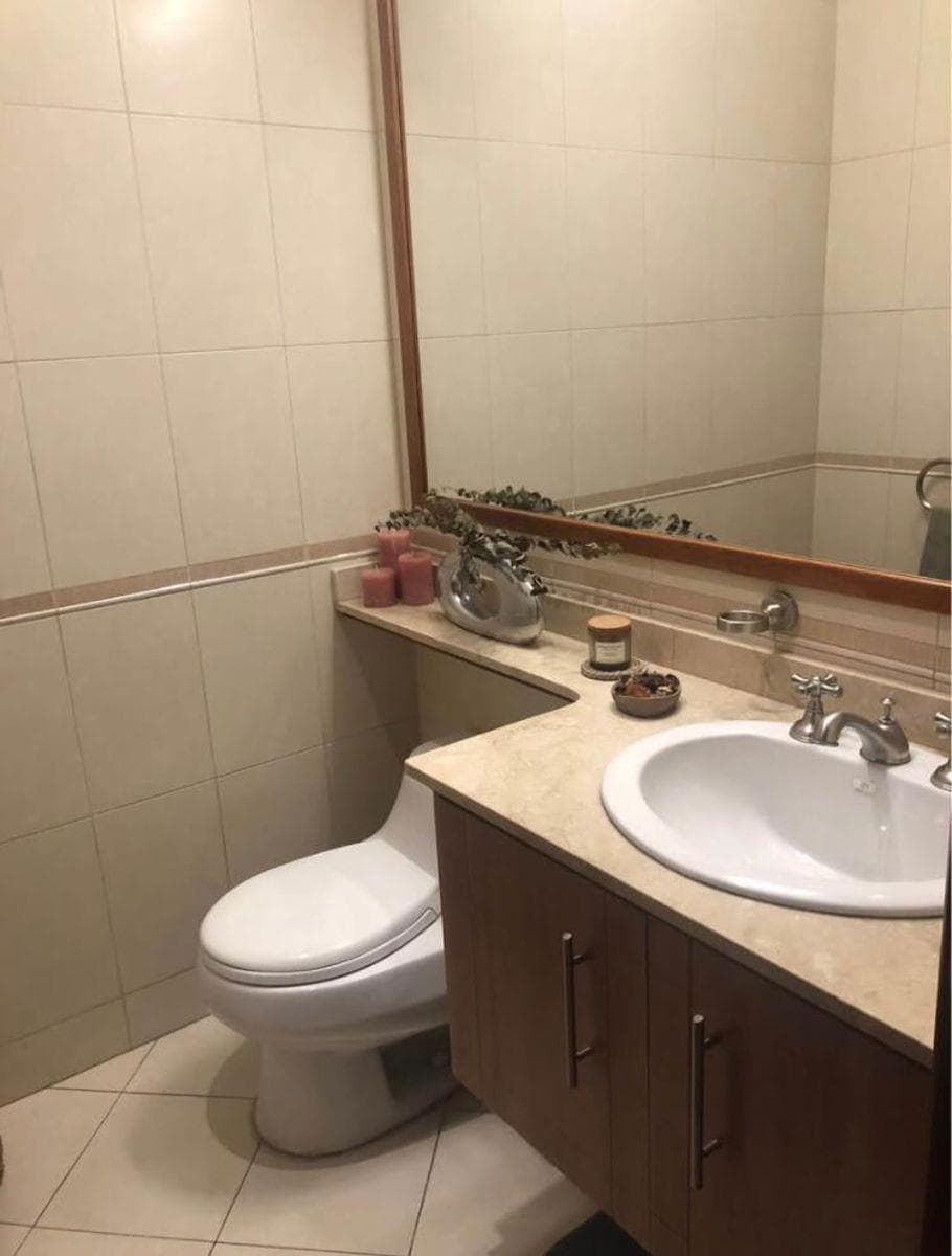 Vendo Hermosa Suite de Lujo con o Sin Muebles Edificio con Piscina, Sector Gonzalez Suarez — imagen 2