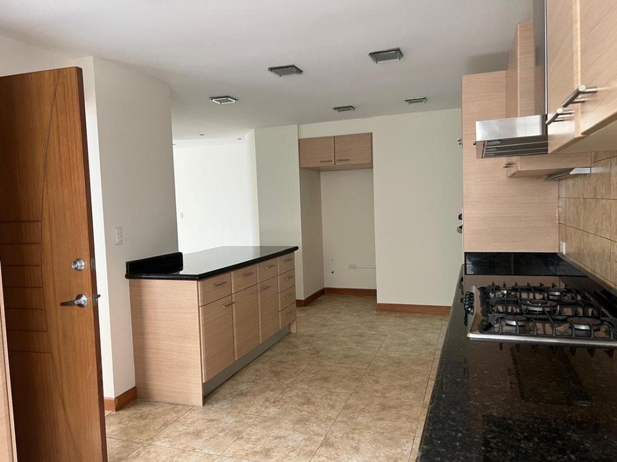 Departamento con Terraza en Venta – Vista Grande Cumbayá | Real Estate — imagen 9