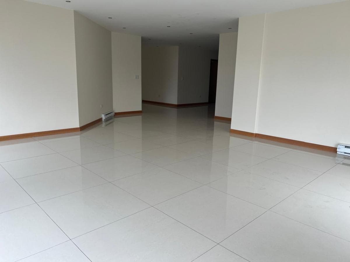 Departamento con Terraza en Venta – Vista Grande Cumbayá | Real Estate — imagen 5