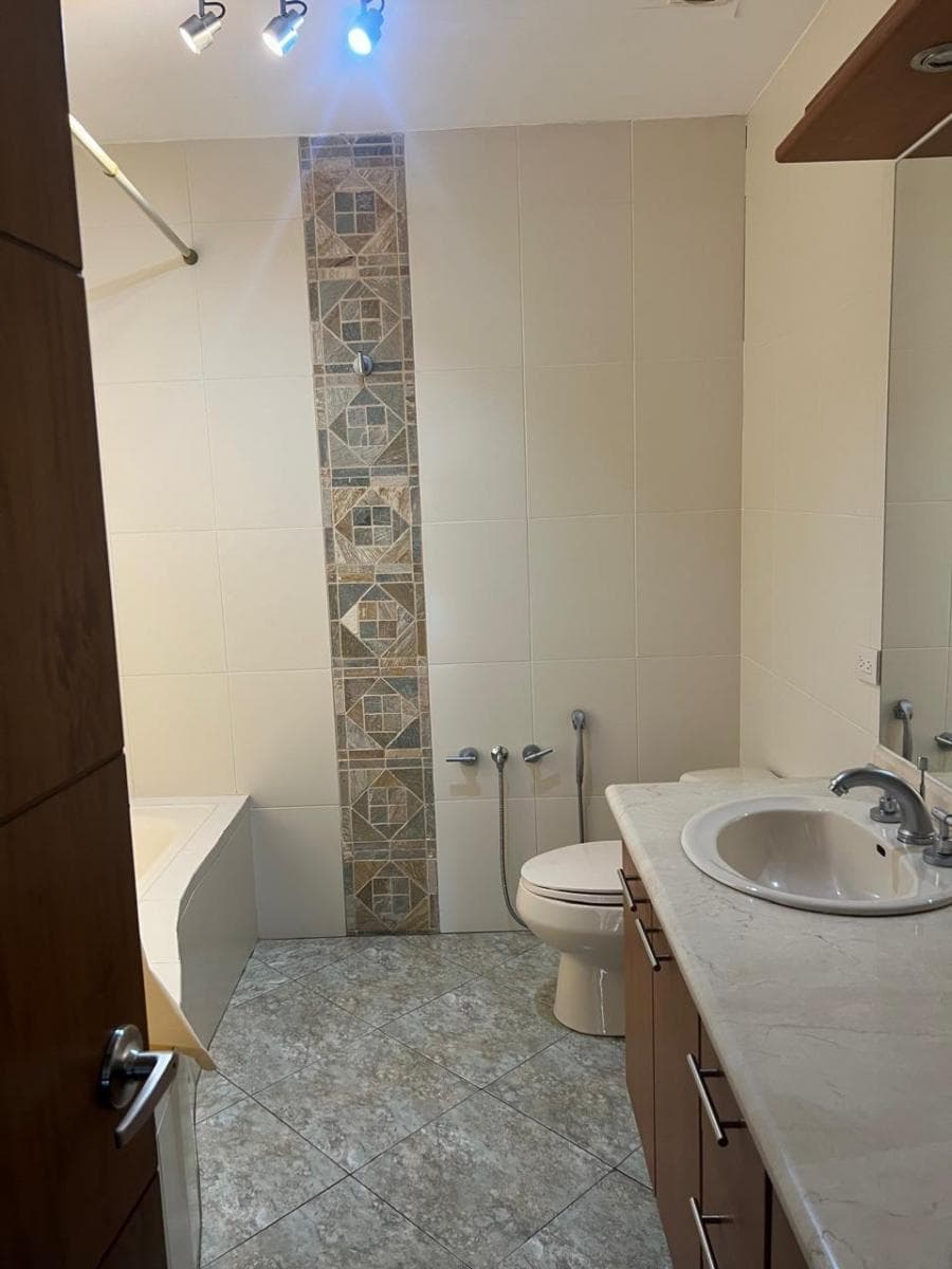 Departamento con Terraza en Venta – Vista Grande Cumbayá | Real Estate — imagen 3