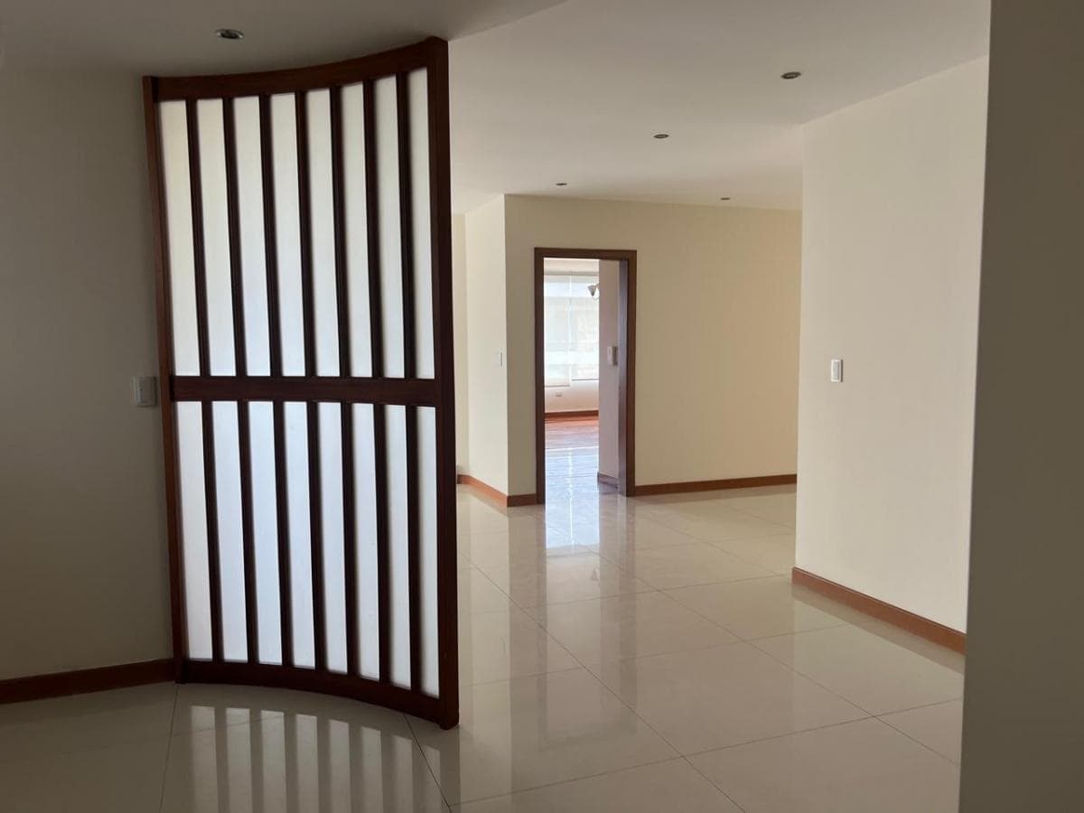 Departamento con Terraza en Venta – Vista Grande Cumbayá | Real Estate — imagen 2