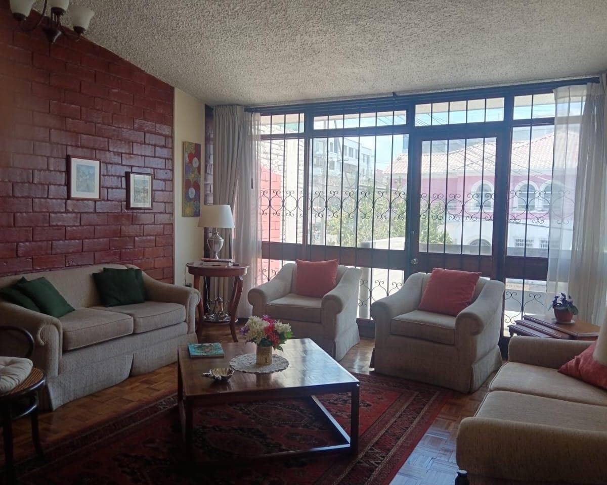 Oportunidad! Las Casas, Vendo Hermoso Dpto. Duplex Tipo Casa, Acogedor $87000, Bajo de Precio. Provincia de Pichincha — imagen 1