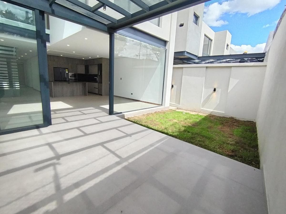 Venta de Casa 3d | Dormitorio en Planta Baja | La Primavera – Cumbayá — imagen 7