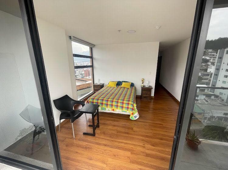 Departamento en Venta Sector de La Carolina con Vista Panóramica a La Ciudad — imagen 3