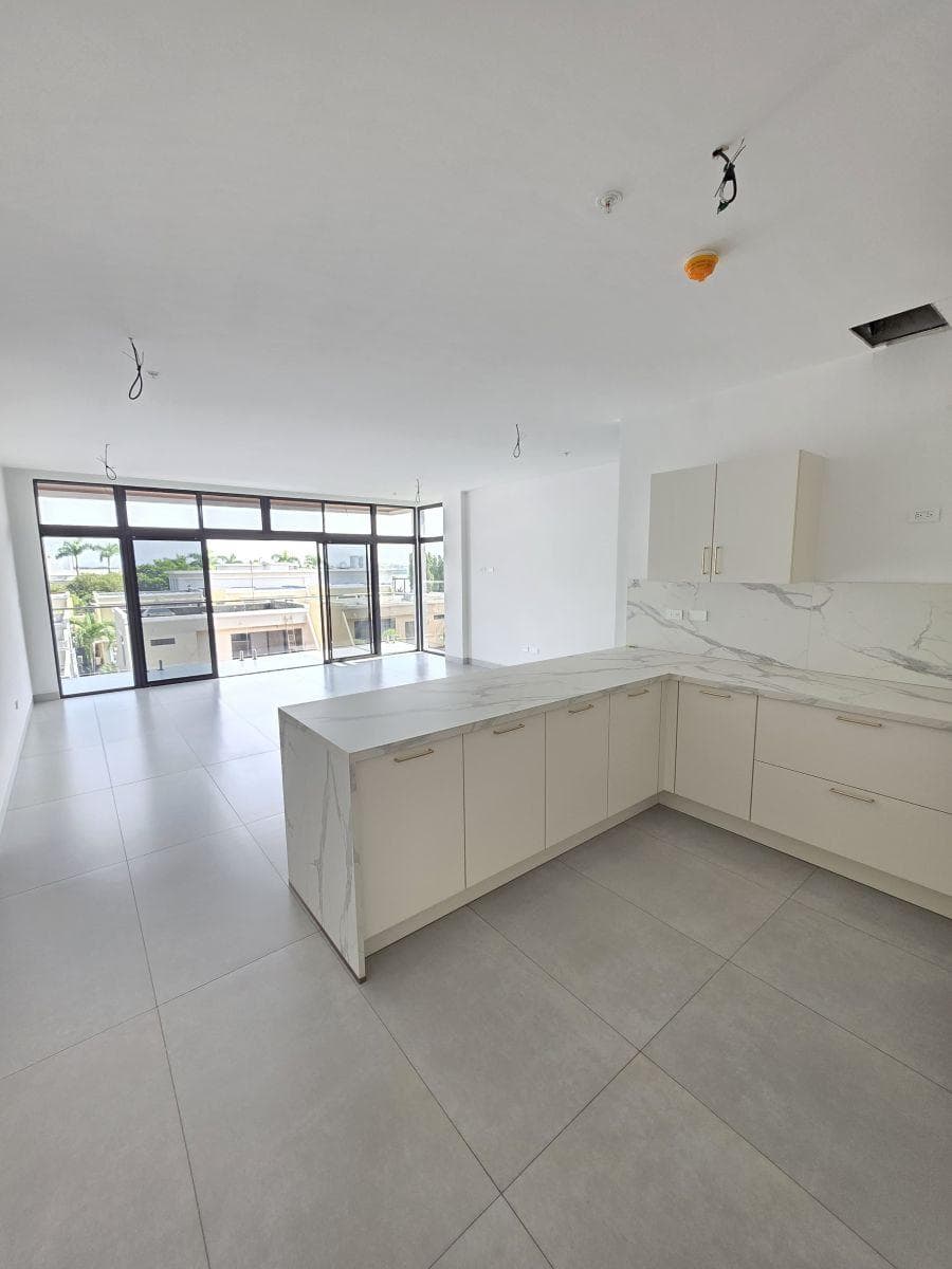 7618.urb. Riona - Samborondon Km3, Vendo Departamento de Estreno, 3 Dorm. $302.132. Guayas — imagen 7