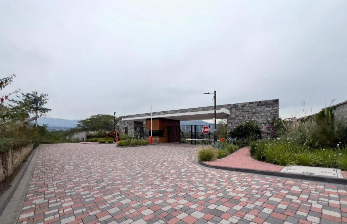 Venta Terreno Plano Urbanización Yurakuna Collaqui Tumbaco — imagen 2