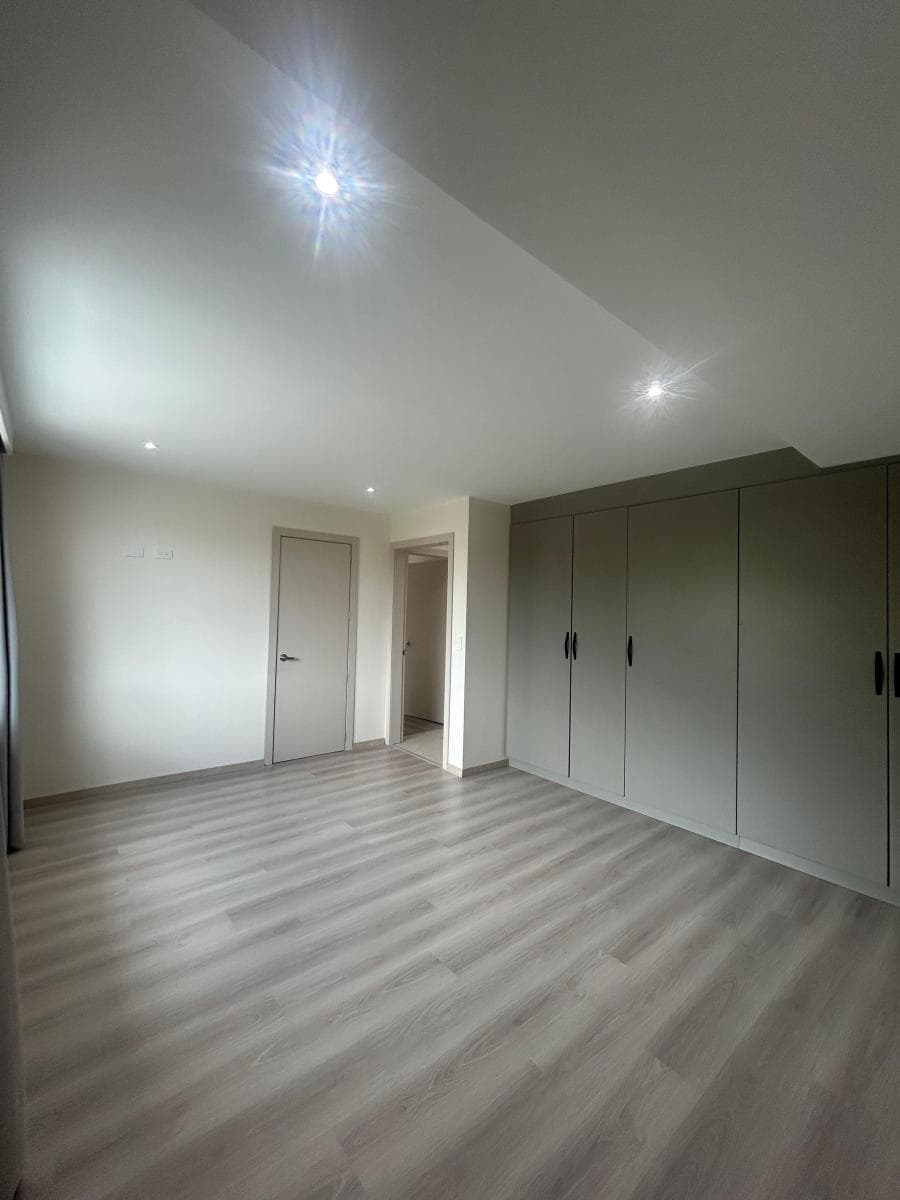 Departamento por Estrenar Dentro de La Urbanización San Isidro — imagen 5