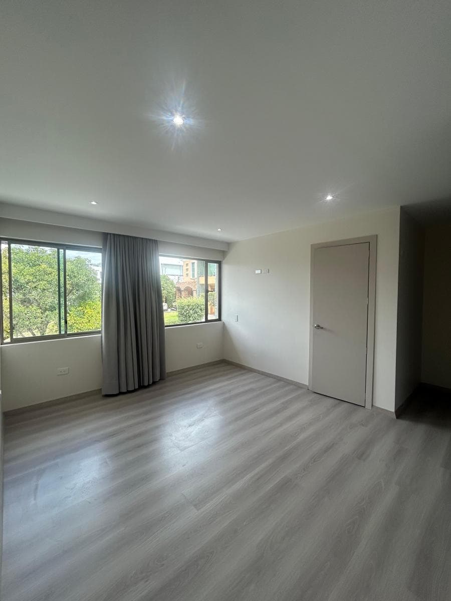 Departamento por Estrenar Dentro de La Urbanización San Isidro — imagen 2