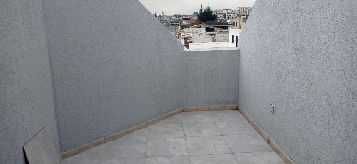 Se Vende Hermoso Departamento Dentro de La Urbanizacion El Condado — imagen 2