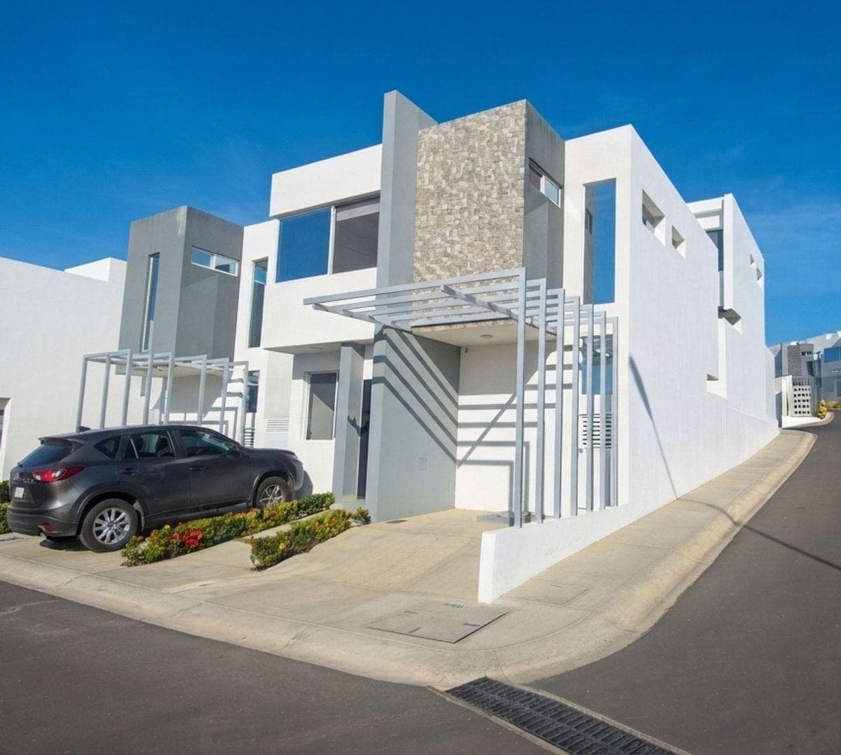 Casa de Venta en Urbanizacion Zona Norte de Manta, Manabí — imagen 1
