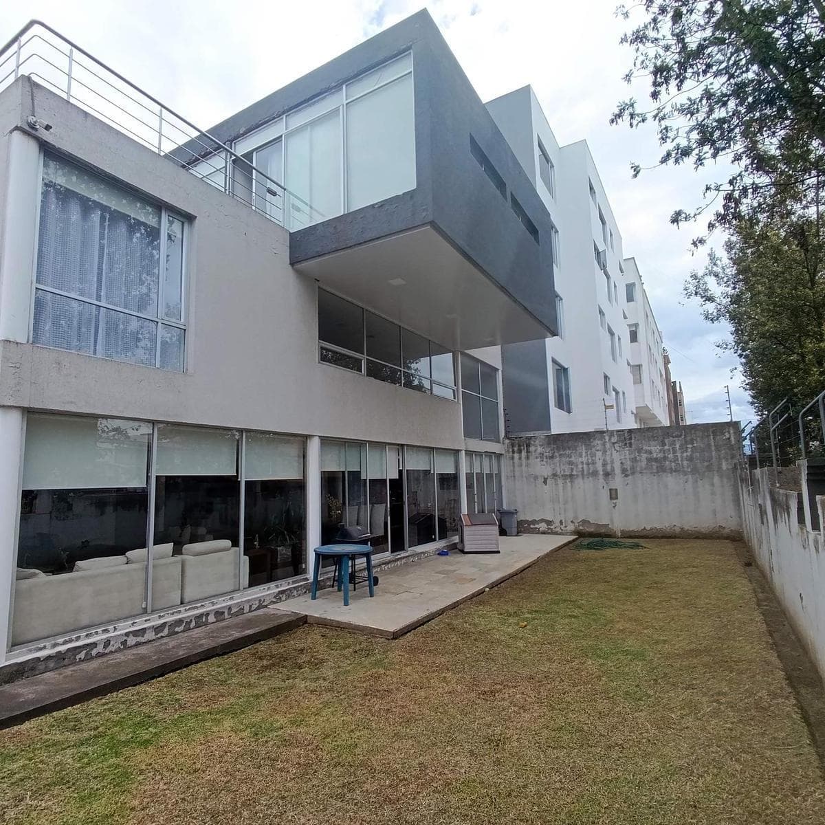 Venta Casa Amplia 4 Dorm. con Patio en Jardines de Amagasi - Ecuador — imagen 1