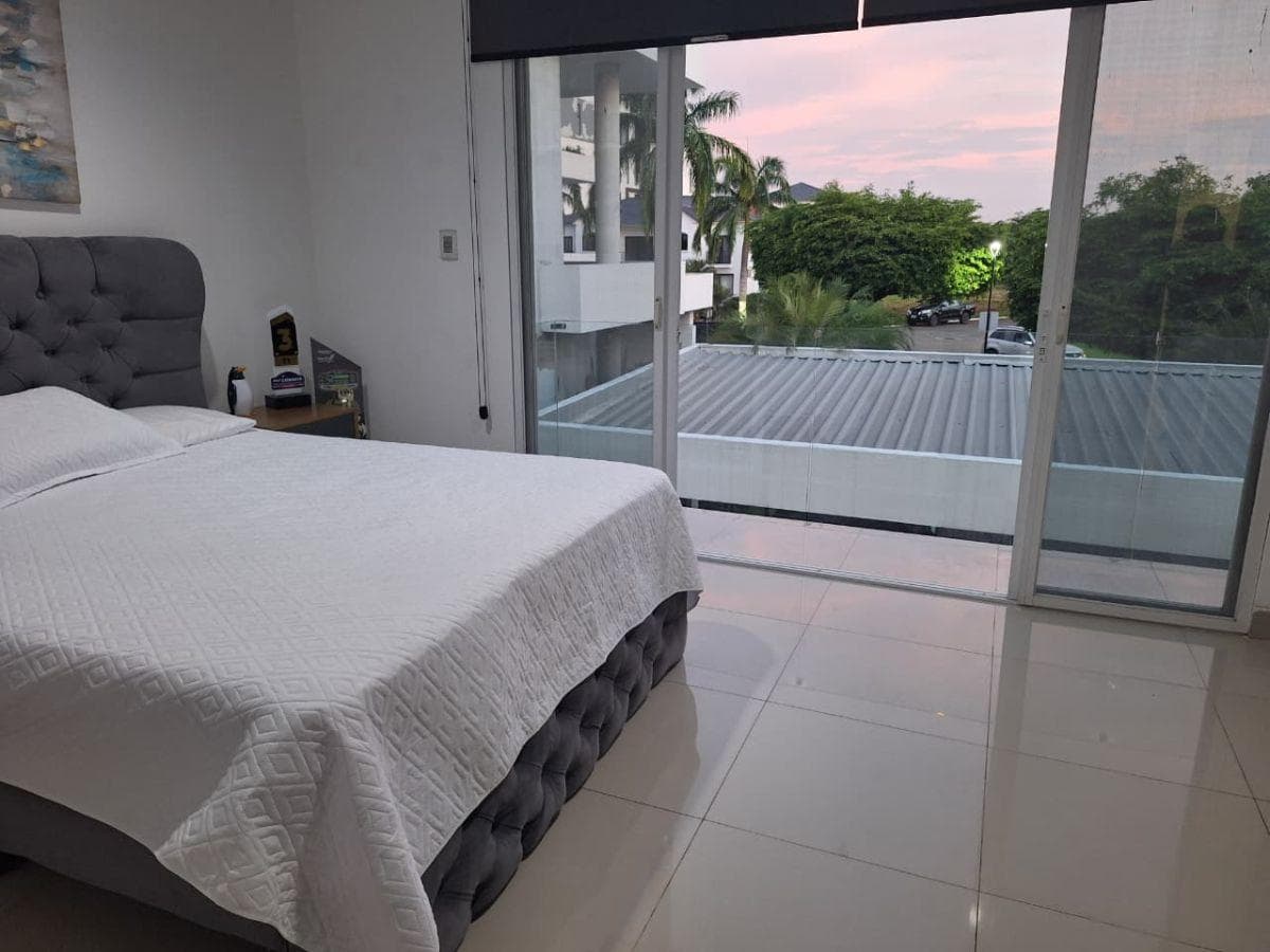 Hermosa Residencia con Amplio Patio en Isla Mocoli, Guayas — imagen 2