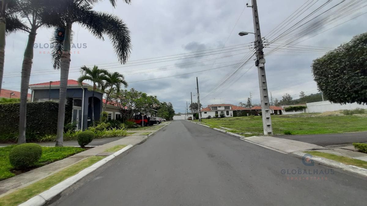 Venta de Terreno en Conjunto Residencial Los Ficus m. A. Guayas — imagen 2