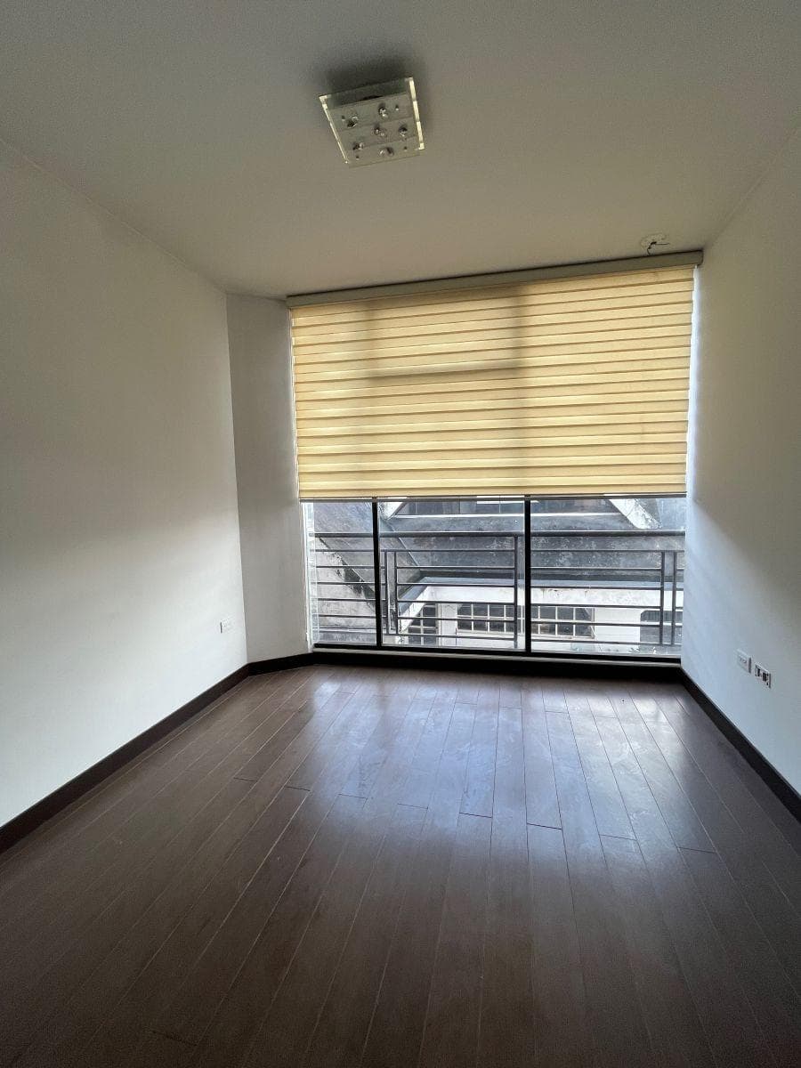 2 Dorm.. Estudio, Balcón en Quito Tenis Calle Hidalgo de Pinto — imagen 2